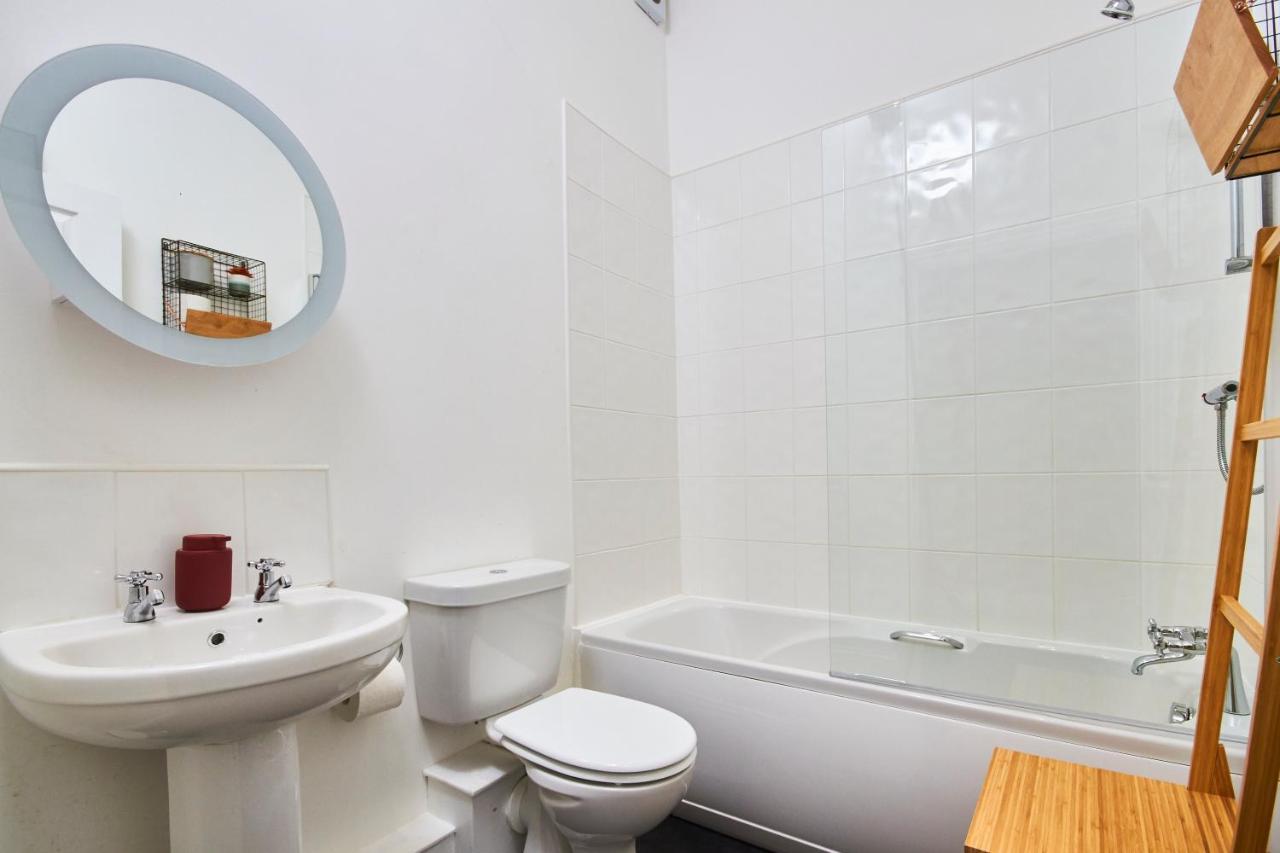 Lovely Abode In Newcastle - Sleeps 4 - Ground Floor Luaran gambar